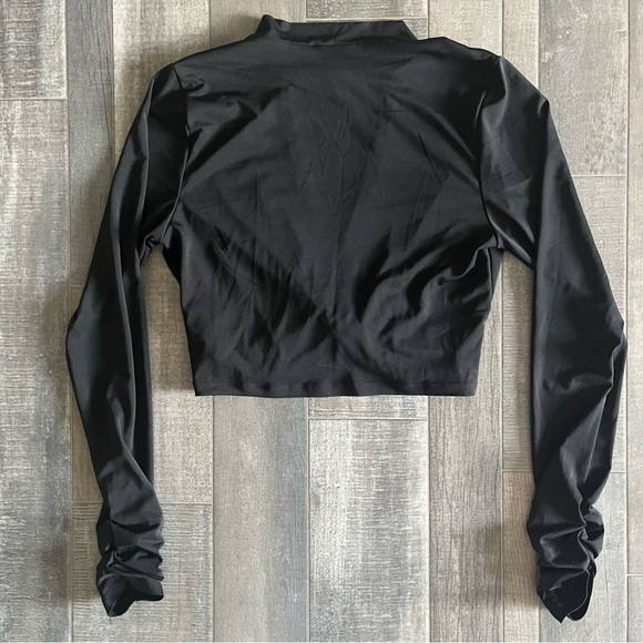 Small Black Forever 21 Crop Top - Picture 3 of 3